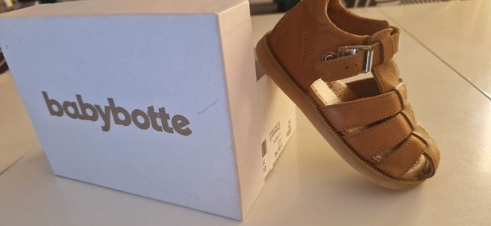 Chaussures enfant. - photo numéro 2