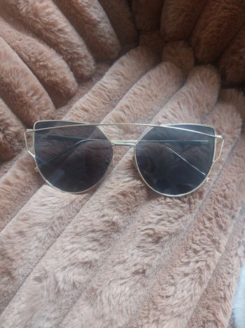 Lunette de soleil NEUVE