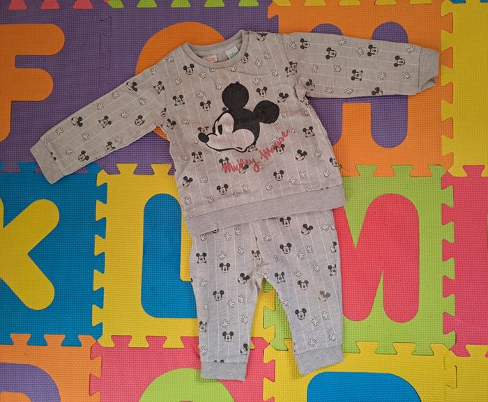 Ensemble pantalon pull Mickey gris clair, Disney baby, taille 9/12 mois (78 cm)