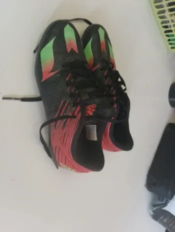 Chaussures basket crampon foot Adidas pointure 35