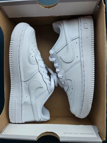 Nike force 1 blanche taille 31 neuves