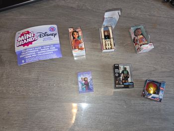 4- lot de 6 mini brands disney