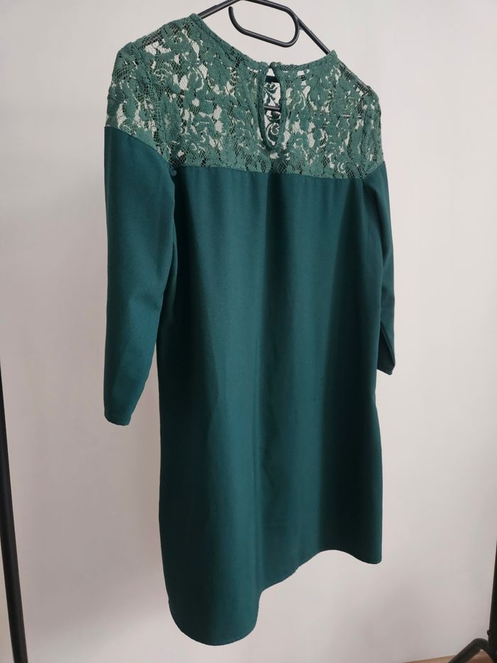 Robe à dentelle - photo numéro 2