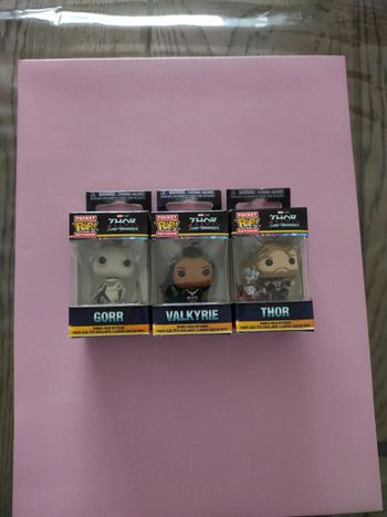 lot 3 porte-clés figurines pocket pop thor love and thunder gorr / thor / walkyrie