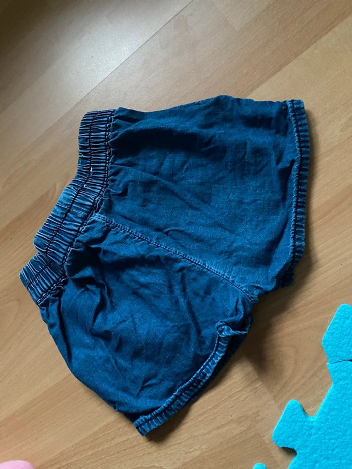 Short H&M Taille 116 - photo numéro 2