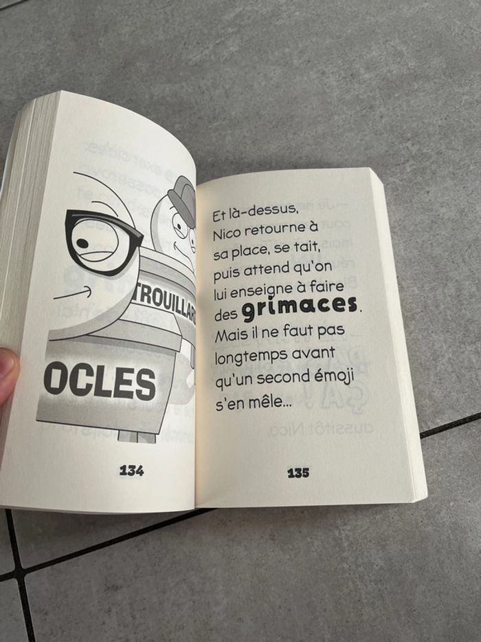 Livre les Emo-j à l'école des grimaces - photo numéro 2