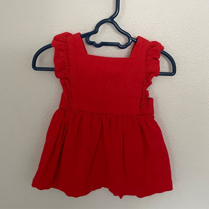 Robe rouge taille 3 mois