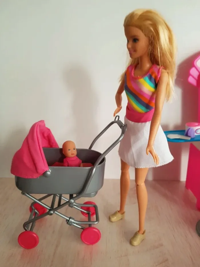 Salon de beauté Barbie et ses enfants - photo numéro 8