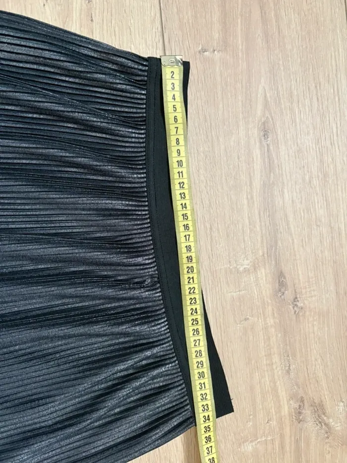 Jupe plissée noire à reflets métallisés Kiabi Taille M - photo numéro 4