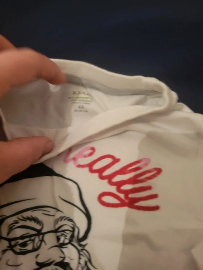 T shirt le lot le rouge est neuf le blanc mis 2 fois un peu de rouge est effacé - photo numéro 3