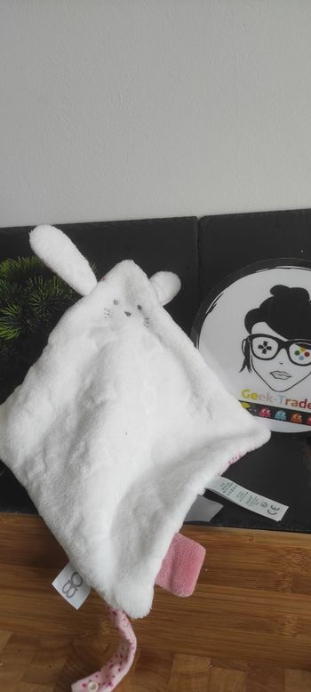 Doudou plat lapin blanc rose pois étoiles obaibi okaidi moustache triangle oreille