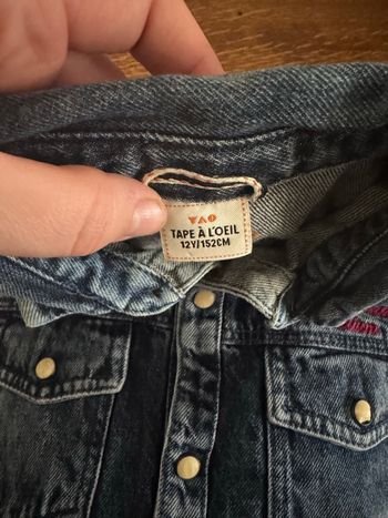 Chemise en jeans tape à l’œil