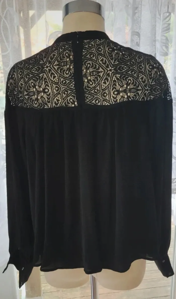 Haut noir en dentelle avec manches longues – Élégance intemporelle   38/40 - photo numéro 5