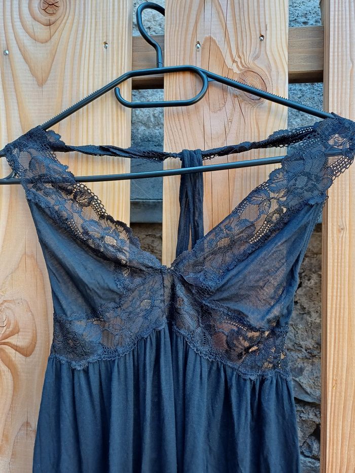 Jolie nuisette en dentelle noire Victoria's Secret - photo numéro 5
