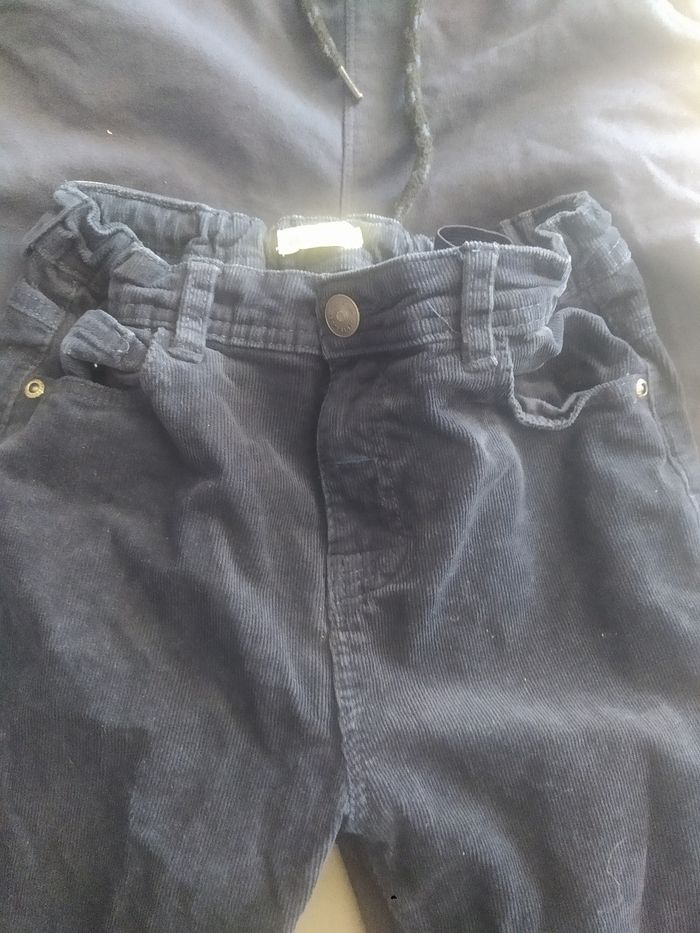 Lot 2 pantalons garçon 10 ans un velours Verbaudet réglable taille et un jogging les 2 en très bon état - photo numéro 2
