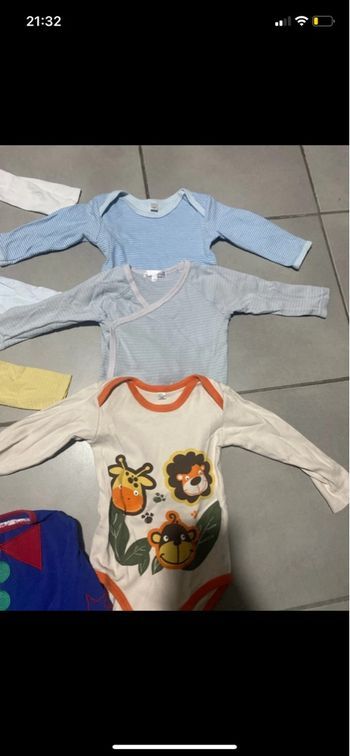 Lot de 6 body 12 mois + 1 ensemble DPAM petit clown