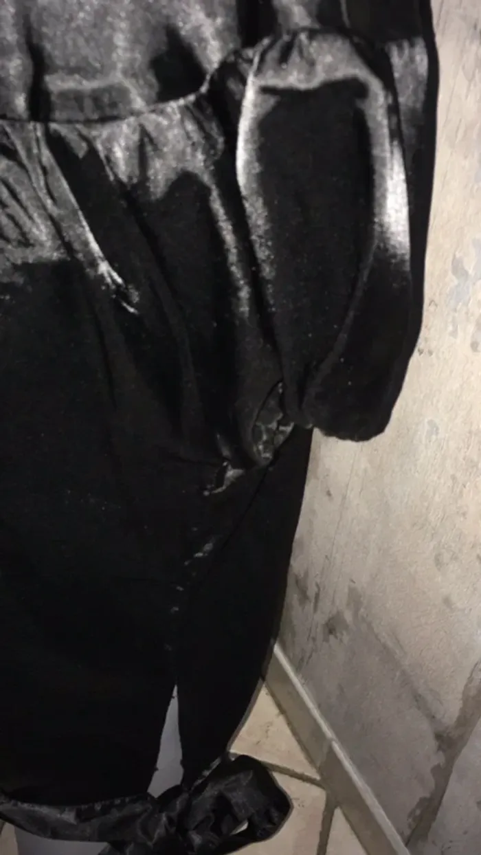 Chemise satinée Noire avec bas noeud - photo numéro 4
