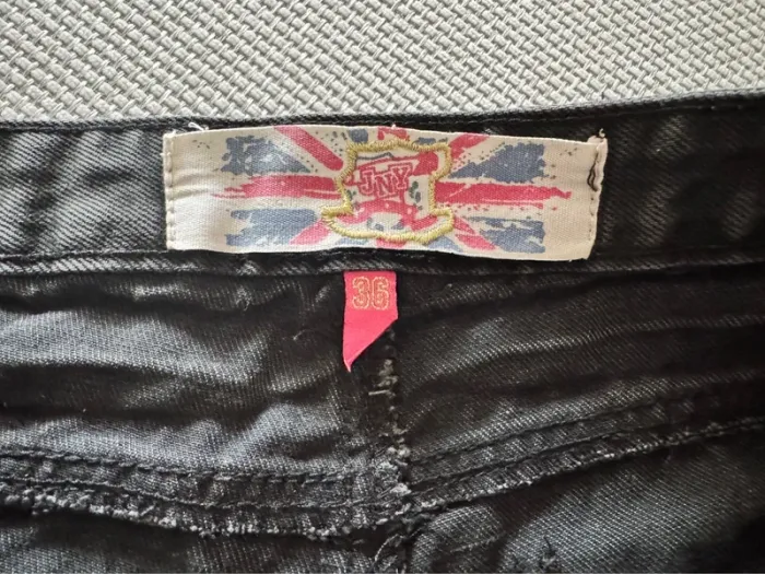 Short en jean noir Jennyfer taille 36 en TBE - photo numéro 3