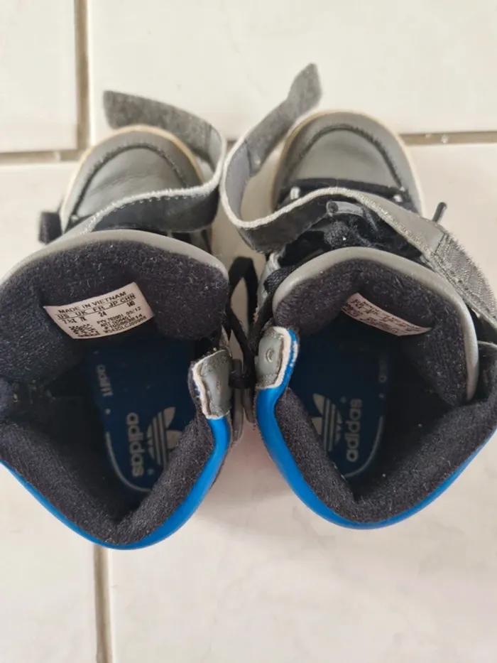 Baskets Adidas enfant taille 24 - photo numéro 6