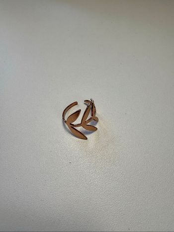 Bague feuille dorée rose ajustable
