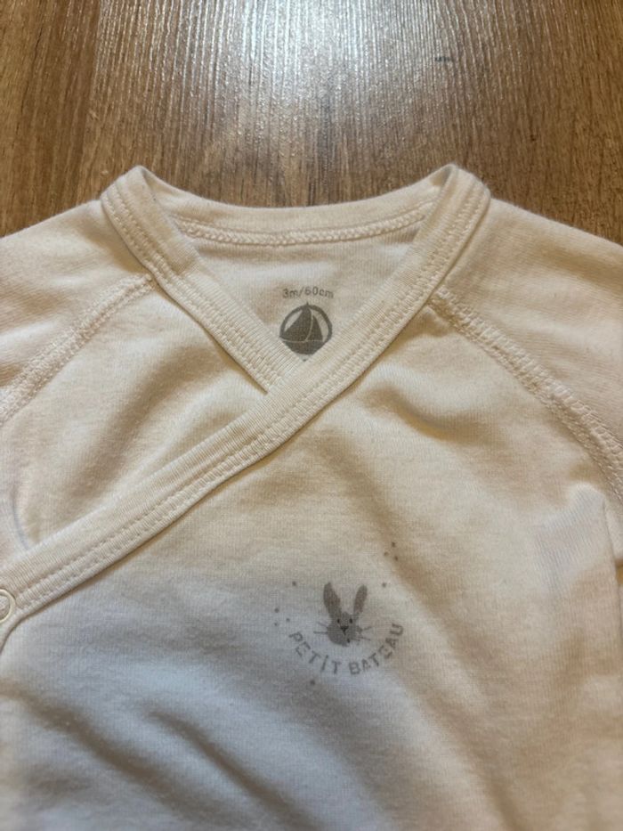 Lot 3 bodies blancs manches longues Petit Bateau/Cyrillus 3 mois - photo numéro 3