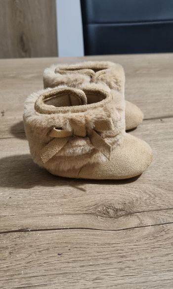 Bottines fourrure 3-6 mois neuves