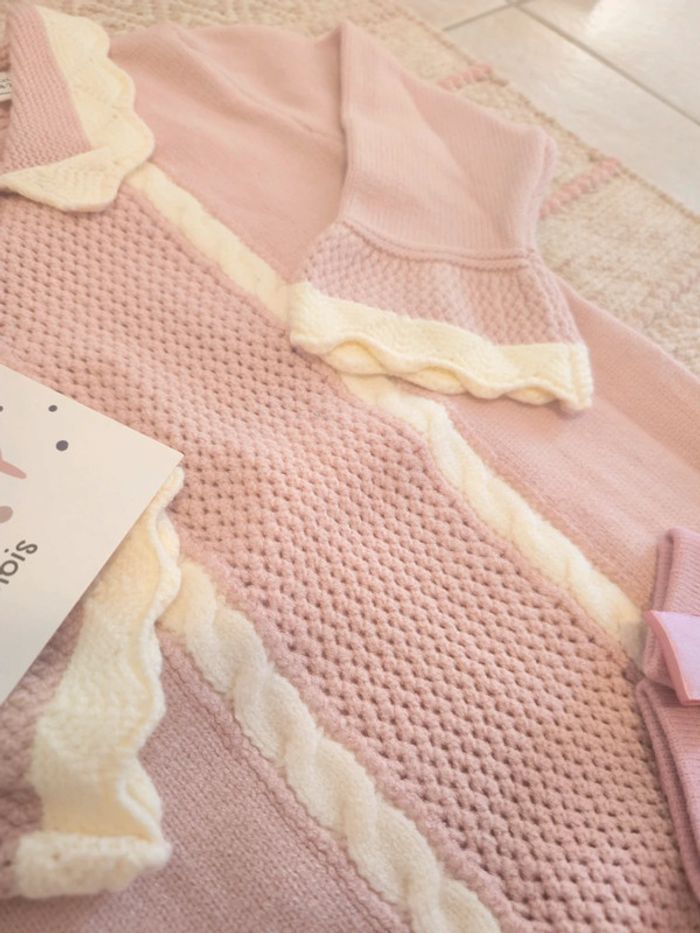 Barboteuse en laine rose avec chaussettes hautes 2 ans - photo numéro 3