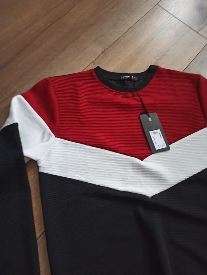 Pull homme manches longues rouge noir et blanc L - photo numéro 2