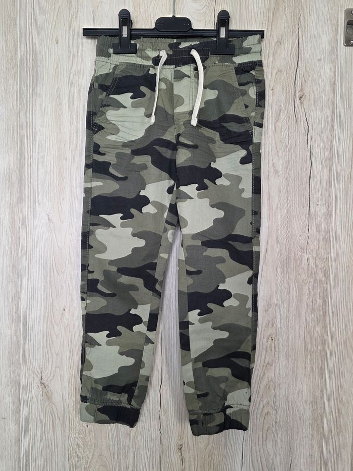 PANTALON GARÇON KAKI MILITAIRE MOTIFS DESSUS TAILLE 6ANS NEUF MARQUE KIABI