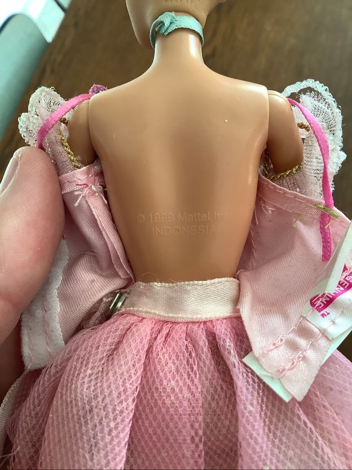 Barbie au bal des 12 princesses hadley et Barbie casse noisette - photo numéro 9