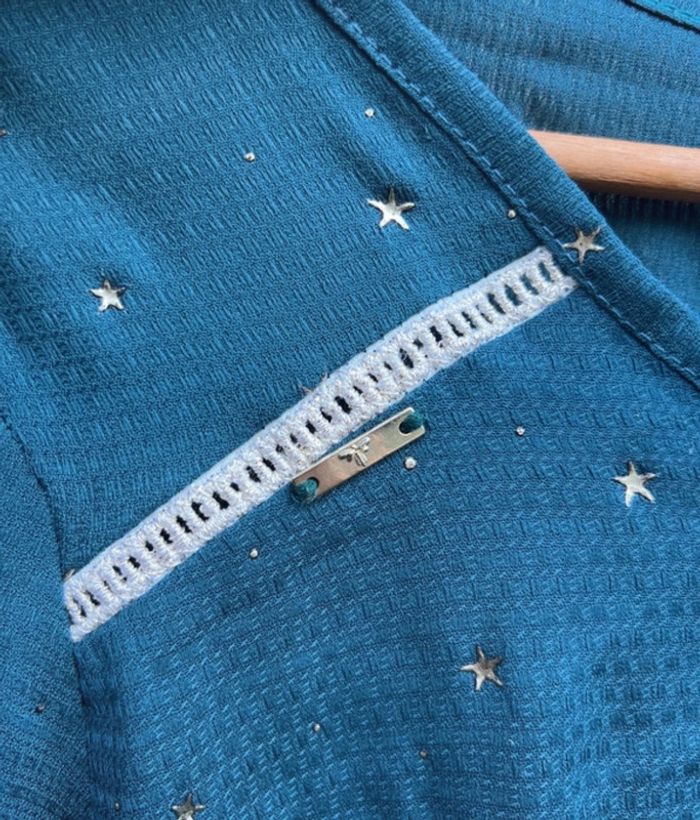 Superbe blouse de la marque Le Monde est à Vous, taille 40, en très bon état (TBE). - photo numéro 7