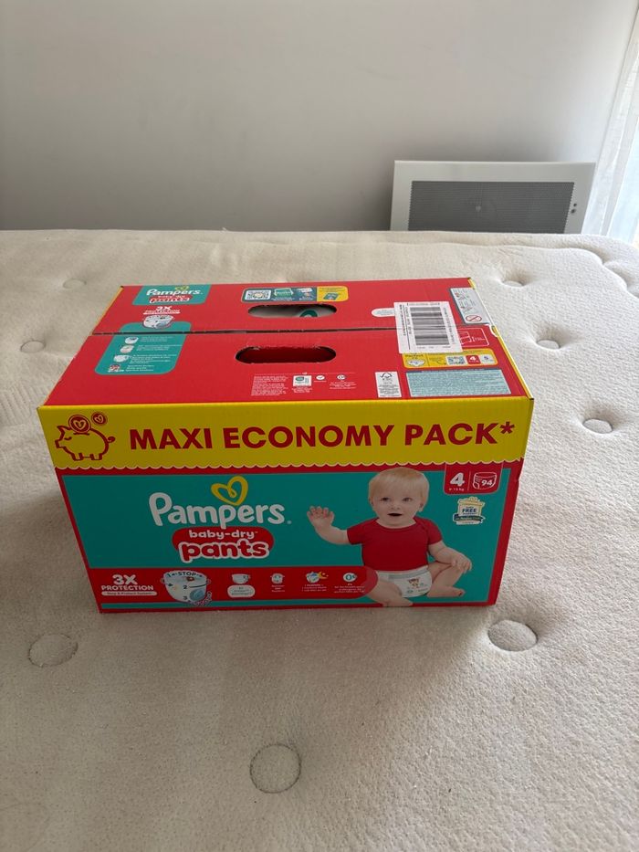 94 couches Pampers Pants baby dry taille 4