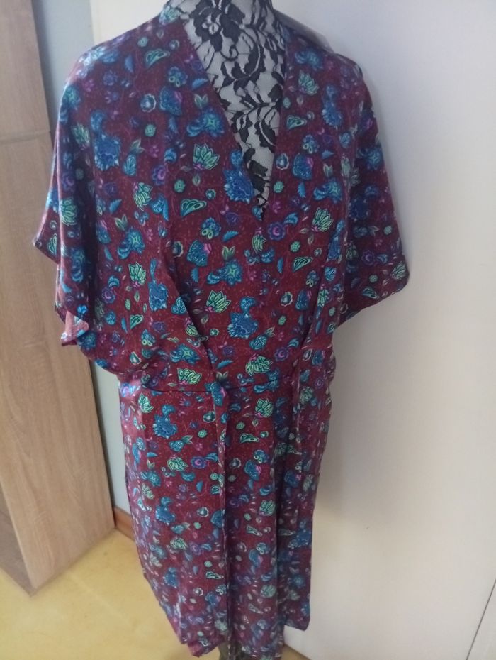 Jolie robe imprimée florale manches/kimono longueur genou