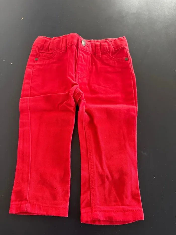 Jeans rouge denim neuf 9 mois