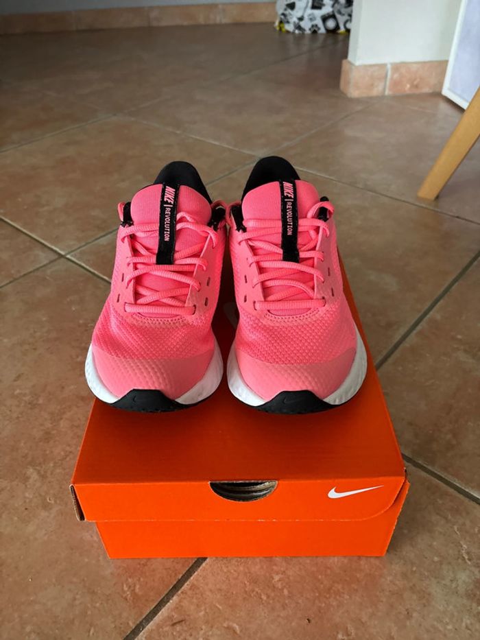 Baskets Nike révolution 36.5 - photo numéro 2