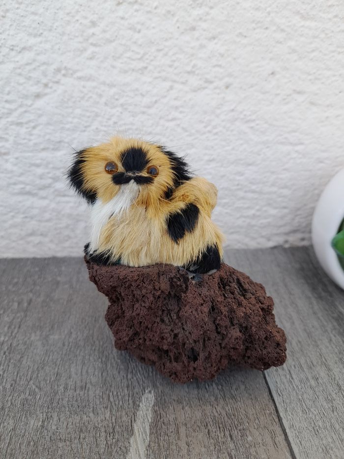Figurine sur pierre volcanique d'Auvergne - photo numéro 2