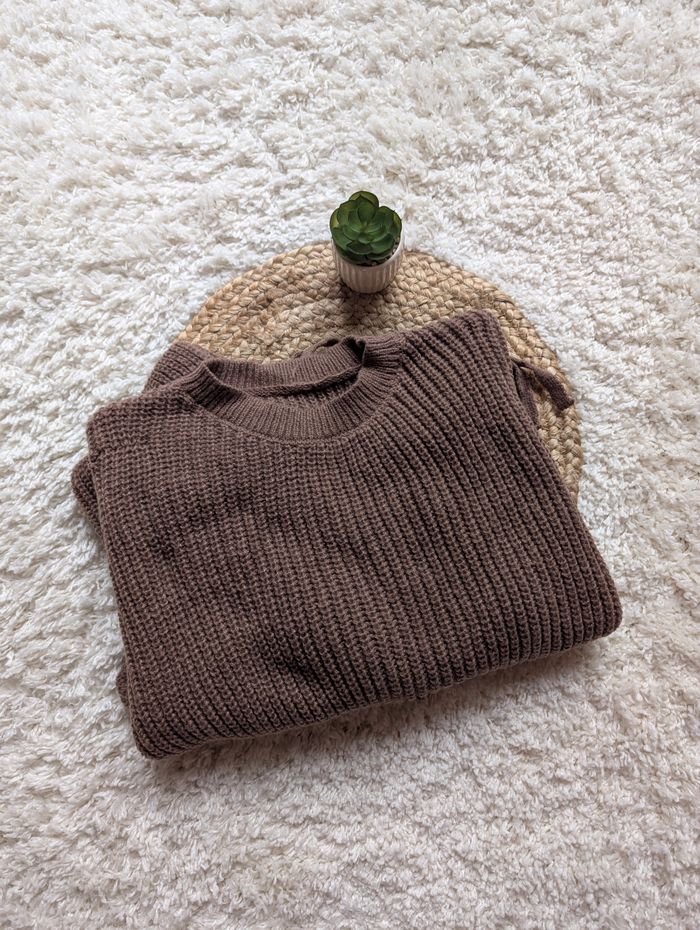 🐻 Pull marron à liens – M