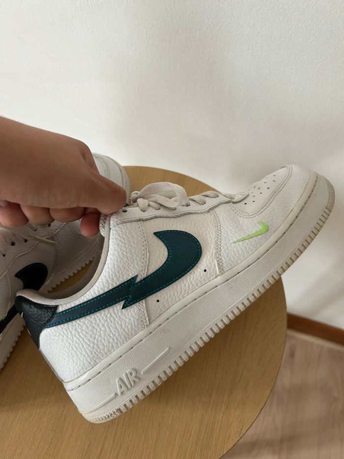 Nike Air Force 1 Low Lightning Bolt édition 20/21 – Taille 41 – Très bon état - photo numéro 2