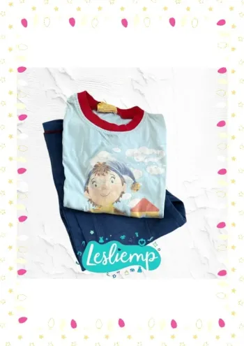 Pyjama 4/ 5 ans oui oui