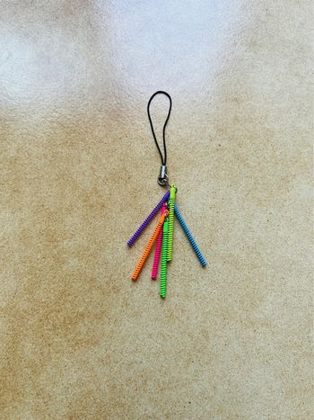 Accessoire téléphone ressorts multicolores