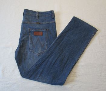 Jean homme Wrangler coupe droite taille 46 W36 L32 Bleu stone (J267)