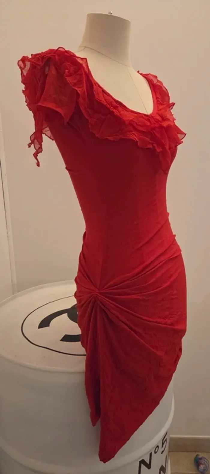 Robe rouge moulante asymétrique – Griffin – T. 36/38 - photo numéro 4