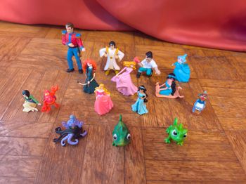 Lot figurines Disney princesses