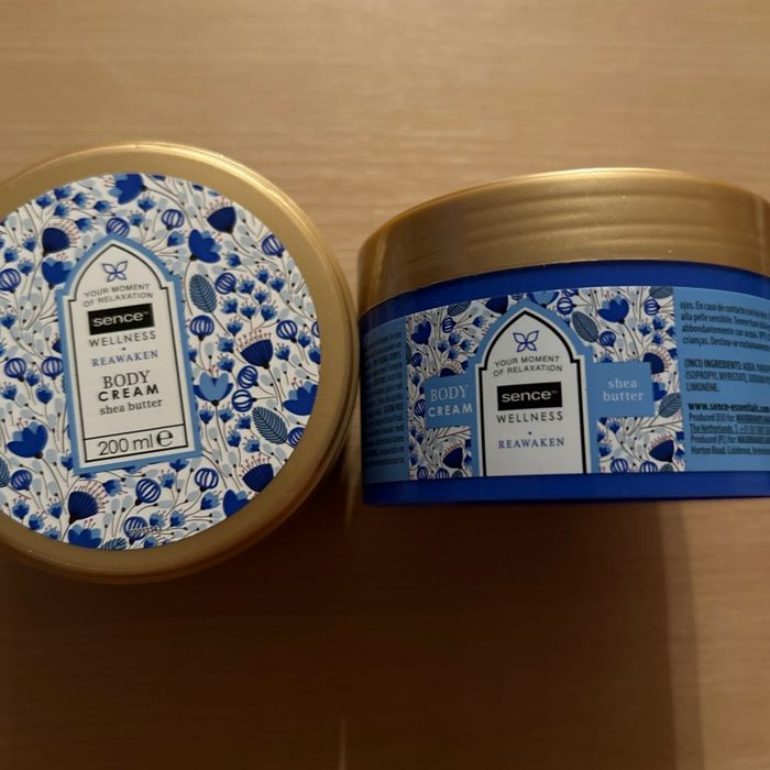 Lot de 2 pot de crème hydratante neuf