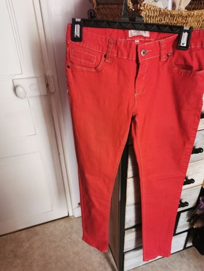 Pantalon rouge slim coutures dorées T 36 S
