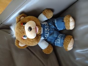 Peluche ours salopette