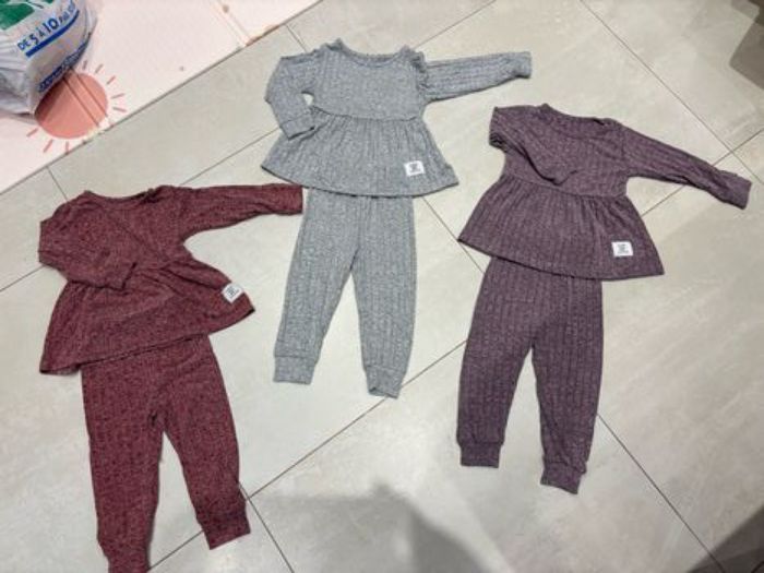 Lot de 3 ensembles 12-18M