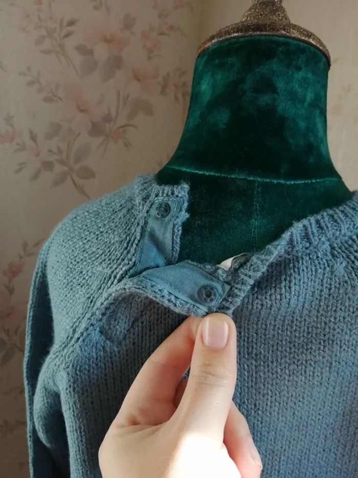 Pull fin bleu manches bouffantes détails plissés au col avec pressions / placard de filles / (8 ans) - photo numéro 8