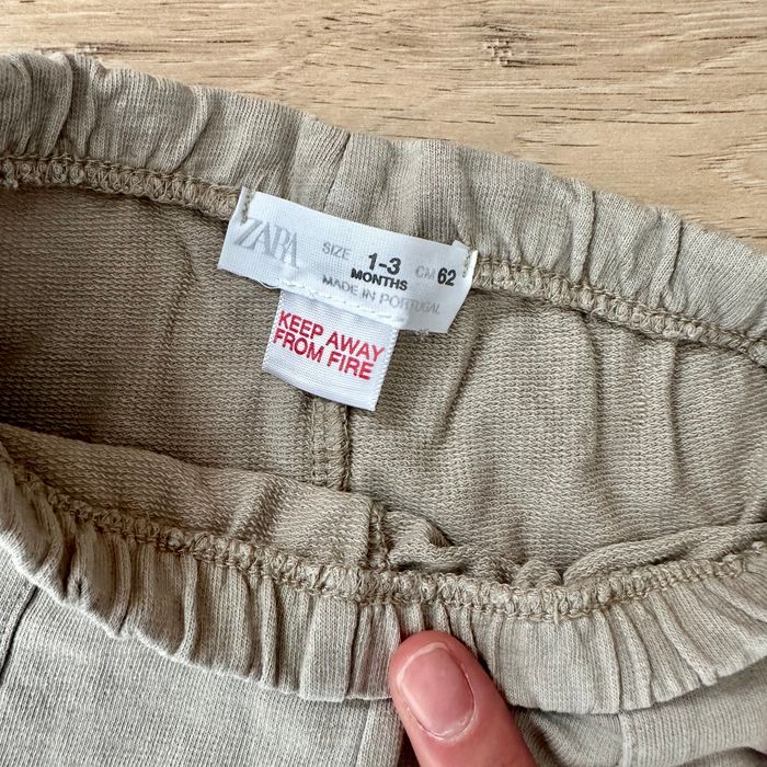 Pantalons Zara bleu et beige taille 1-3 mois - photo numéro 5