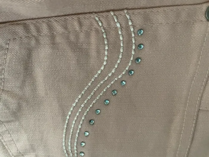 Magnifique pantalon rosé neuf jamais porté en 46 poches strass de marque Blanche Porte - photo numéro 8